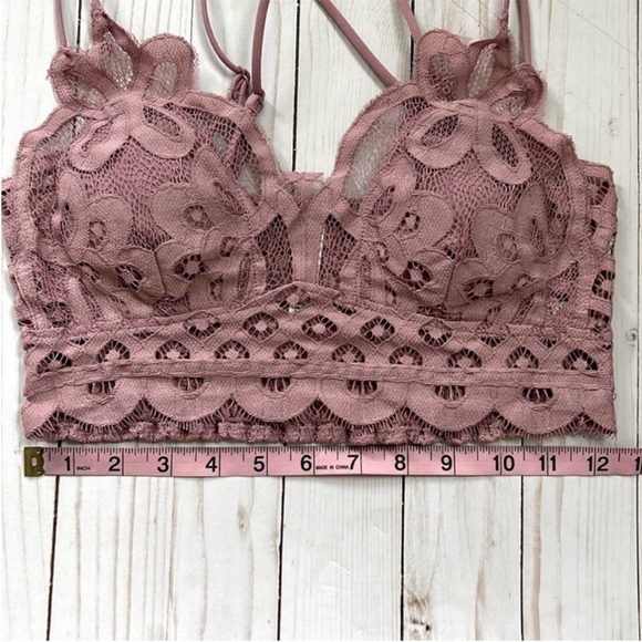 Floral Padded Lace Brawlette in Rose Color - Picture 7 of 10